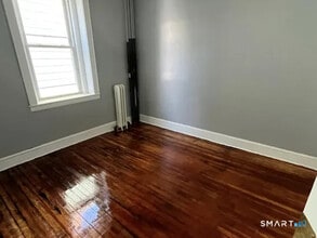 14 Portland St in Middletown, CT - Building Photo - Building Photo