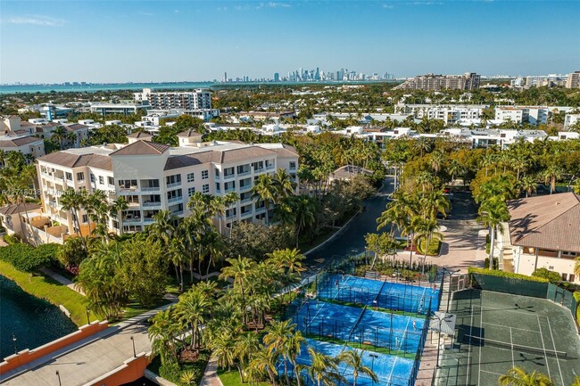 717 Crandon Blvd in Key Biscayne, FL - Building Photo - Building Photo