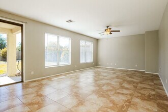 11809 W Hopi St in Avondale, AZ - Foto de edificio - Building Photo