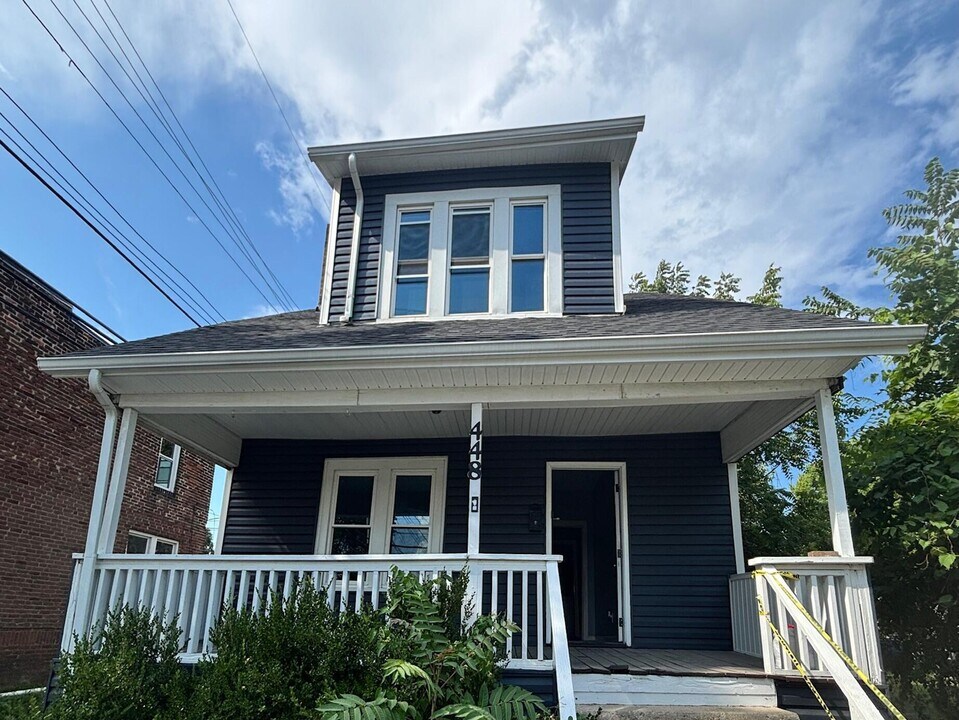 448 E Woodrow Ave in Columbus, OH - Building Photo