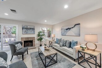 7516 Silvertree Ln in Dublin, CA - Building Photo - Building Photo