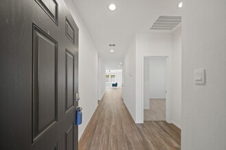 210 Bella Wy in Pinehurst, TX - Building Photo - Building Photo