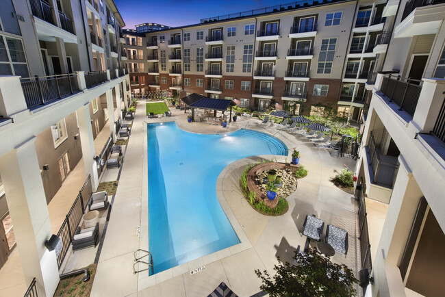 Overture Buckhead South 55+ Apartment Homes in Atlanta, GA - Foto de edificio - Building Photo