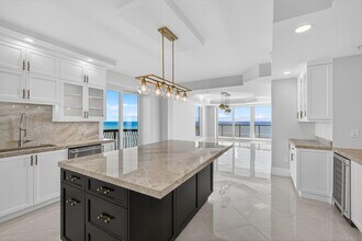 5150 N Ocean Dr in Riviera Beach, FL - Building Photo - Building Photo