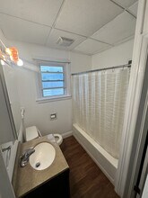 1608 Main St, Unit Lower Apartment in Stevens Point, WI - Foto de edificio - Building Photo