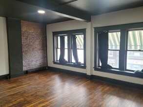 607 Lincolnway, Unit APT 3 in La Porte, IN - Building Photo - Building Photo
