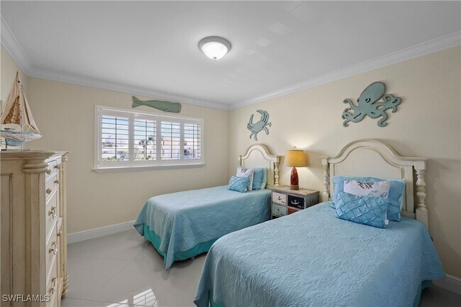 property at 2100 Gulf Shore Blvd N