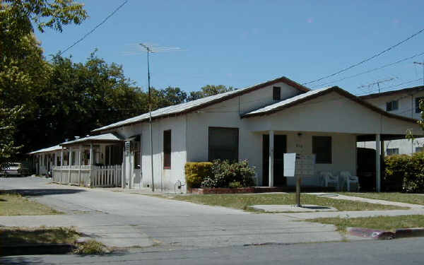 214 Elm St in Woodland, CA - Building Photo - Building Photo