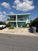 11425 1st St E in Treasure Island, FL - Building Photo