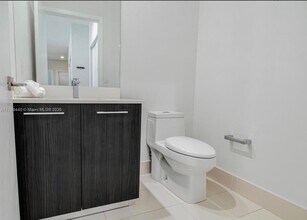 55 SW 9th St, Unit 4409 in Miami, FL - Building Photo - Building Photo