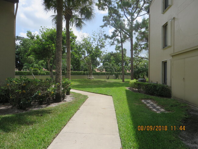 702 Sunny Pine Way in Greenacres, FL - Building Photo - Building Photo