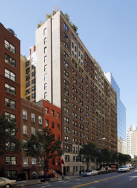 302-318 E 79th St in New York, NY - Building Photo - Building Photo