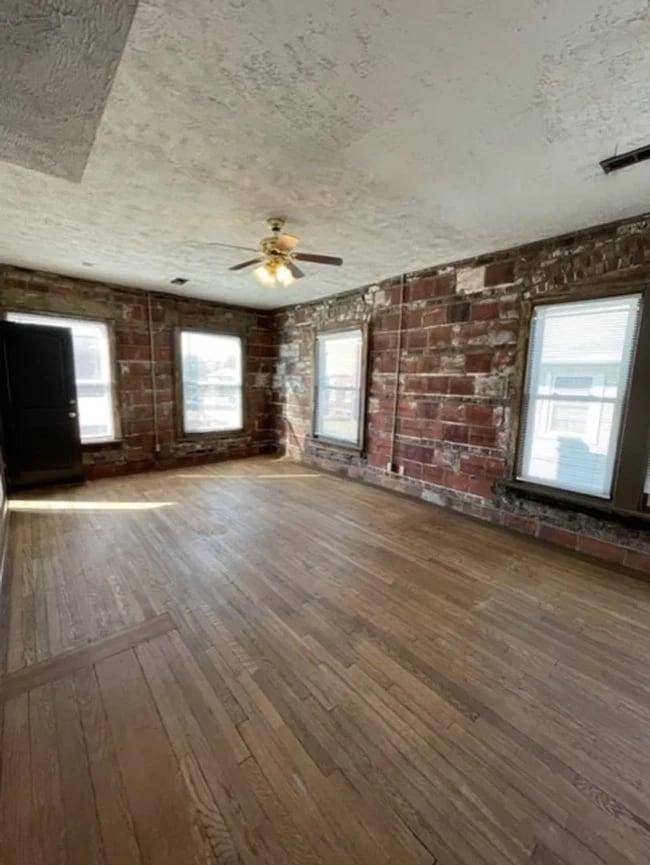 605 S 31st St, Unit University Four