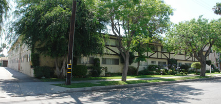 Yarmouth Apartments in Encino, CA - Building Photo - Building Photo