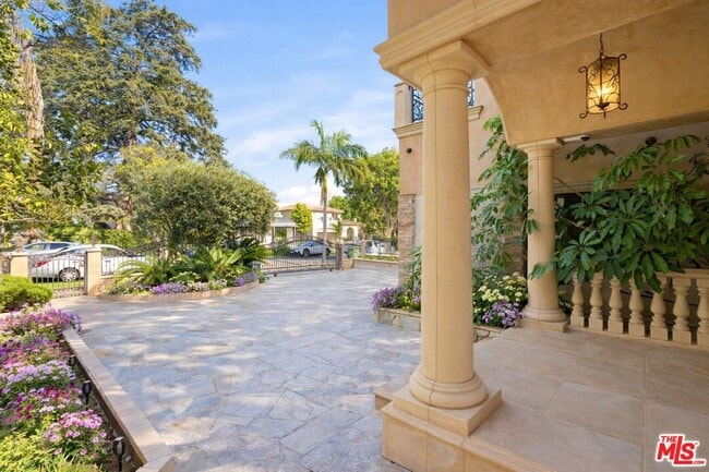 2023 Parnell Ave in Los Angeles, CA - Building Photo - Building Photo