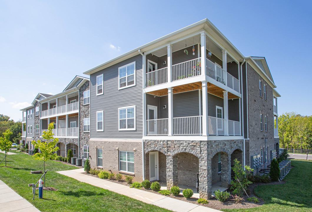 Palomar Woods in Lexington, KY - Building Photo