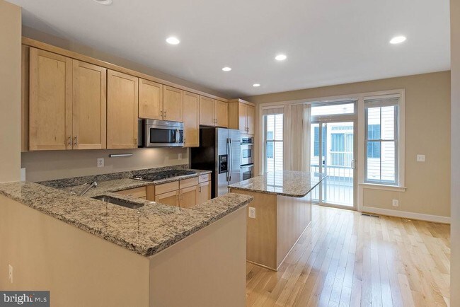 3347 S Kemper Rd in Arlington, VA - Foto de edificio - Building Photo