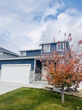 4963 E Silver Ridge Rd in Eagle Mountain, UT - Building Photo - Building Photo