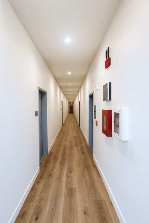 11201 S Main St in Los Angeles, CA - Building Photo