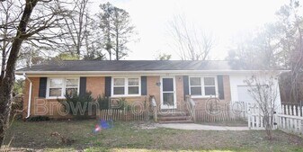 5151 Queensdale Dr in Fayetteville, NC - Building Photo