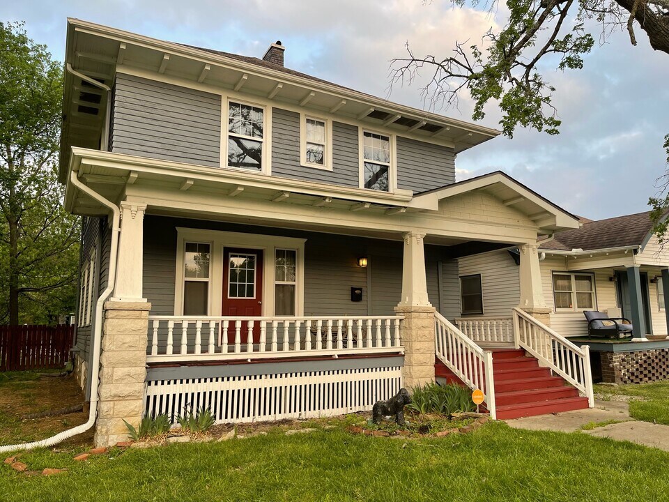 901 S Broadway St in Pittsburg, KS - Building Photo