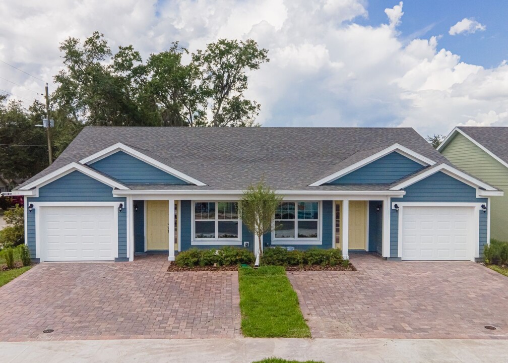 219 Reese Ct in St. Cloud, FL - Foto de edificio