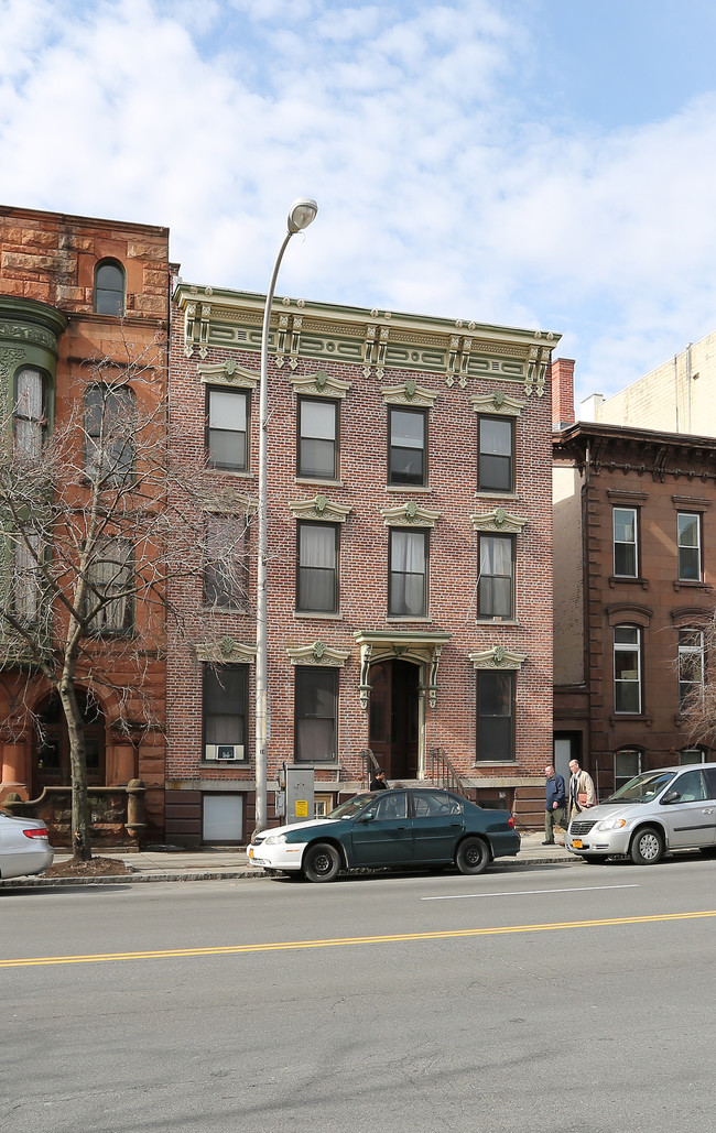 184 Washington Ave in Albany, NY - Foto de edificio - Building Photo