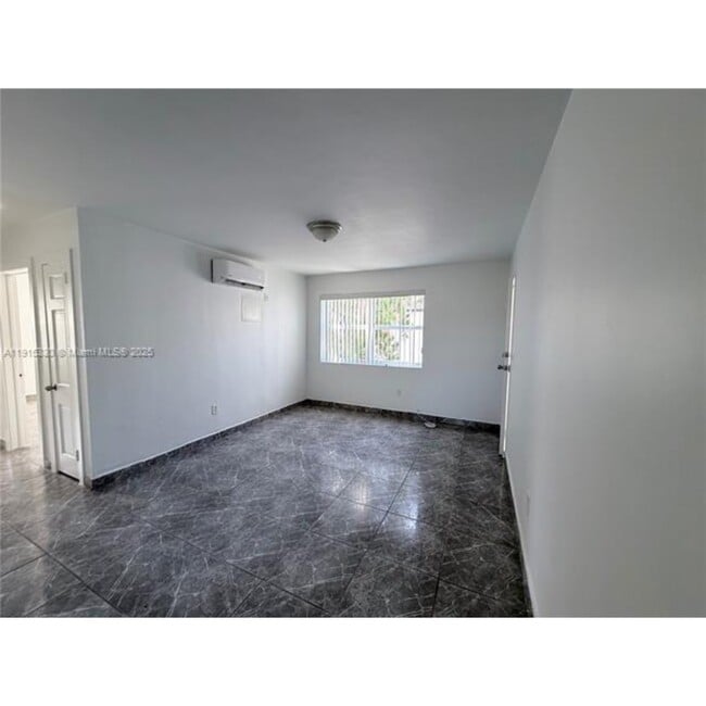 11 Sidonia Ave in Coral Gables, FL - Foto de edificio - Building Photo