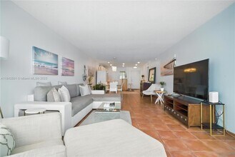 1170 NE 191st St in Miami, FL - Building Photo - Building Photo