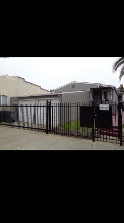 9878 MacArthur Blvd in Oakland, CA - Building Photo