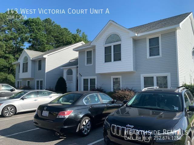property at 143 W Victoria Ct