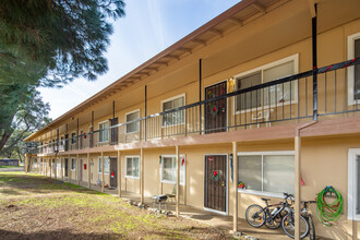 Oakridge Apartments in Marysville, CA - Building Photo - Building Photo