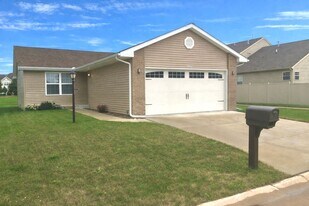 3727 Sandstone Dr in Champaign, IL - Building Photo