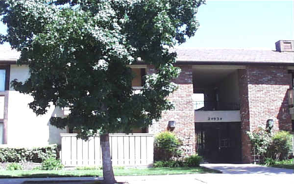 Walnut Apartments in Santa Clarita, CA - Building Photo - Building Photo