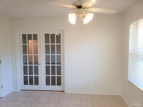 1767 Condor Dr in Gonzalez, FL - Foto de edificio - Building Photo