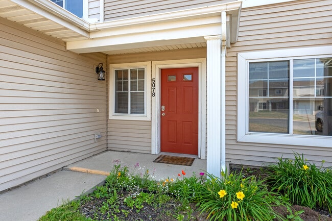 Dakota Townhomes in Rochester, MN - Building Photo - Building Photo