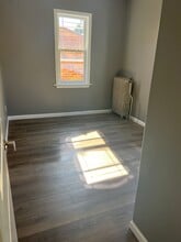 100 W Broad St, Unit 3 in Paulsboro, NJ - Building Photo - Building Photo