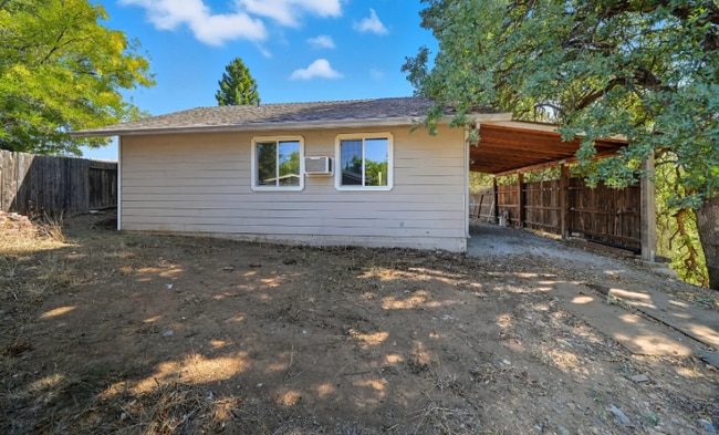 7831 Terra Linda Way in Redding, CA - Foto de edificio - Building Photo