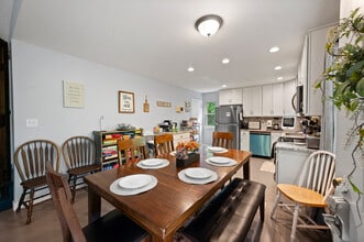 930 Hideaway Hills Cir in Sevierville, TN - Foto de edificio - Building Photo