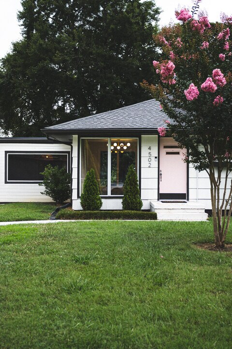 4502 Glasgow Rd in Knoxville, TN - Foto de edificio