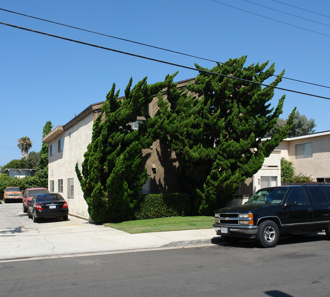 16691 Dolores St in Huntington Beach, CA - Building Photo - Building Photo