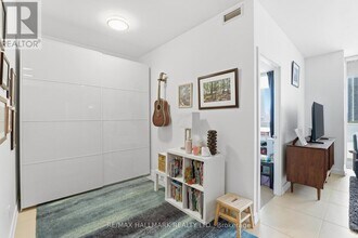 1 Market St. in Toronto, ON - Building Photo - Building Photo