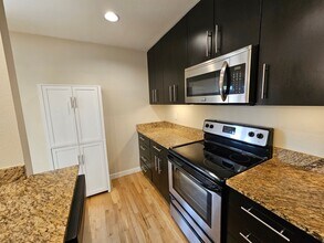 5836 Birchbrook Dr in Dallas, TX - Foto de edificio - Building Photo