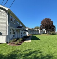 Farmington Court Apartments in Farmington, CT - Building Photo - Building Photo