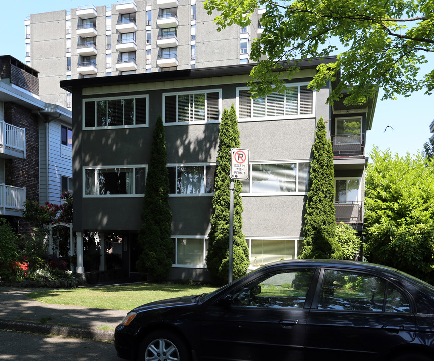 2355 W 3rd Ave in Vancouver, BC - Building Photo