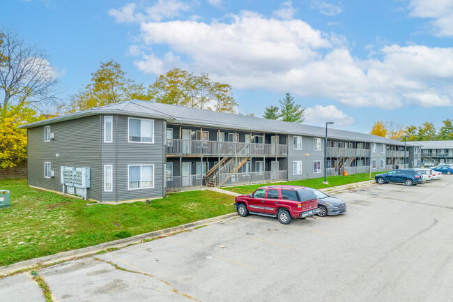 Azure Apartments in Marion, IA - Building Photo - Building Photo