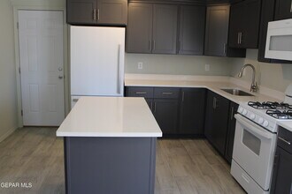 10465 Omega Cir in El Paso, TX - Building Photo - Building Photo