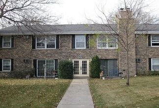 1006 Westbrooke Way, Unit 1 in Hopkins, MN - Building Photo - Building Photo