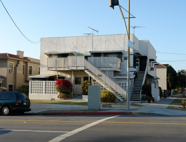 401 E Oakwood Ave in Los Angeles, CA - Building Photo - Building Photo