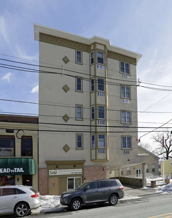 Sole in Cliffside Park, NJ - Building Photo